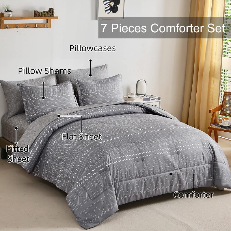 WONGS BEDDING طقم لحاف WONGS BEDDING مكون من 7 قطع رمادي بوهو مقاس كينغ، سرير هندسي باللون الرمادي الداكن في حقيبة، طقم سرير من الألياف الدقيقة الناعمة القابلة للعكس مع أكياس وسائد وأغطية ملاءة مسطحة - Image 3